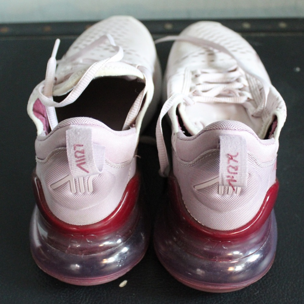 Nike 270s
